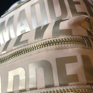 Meet your Posher, Mackenzie